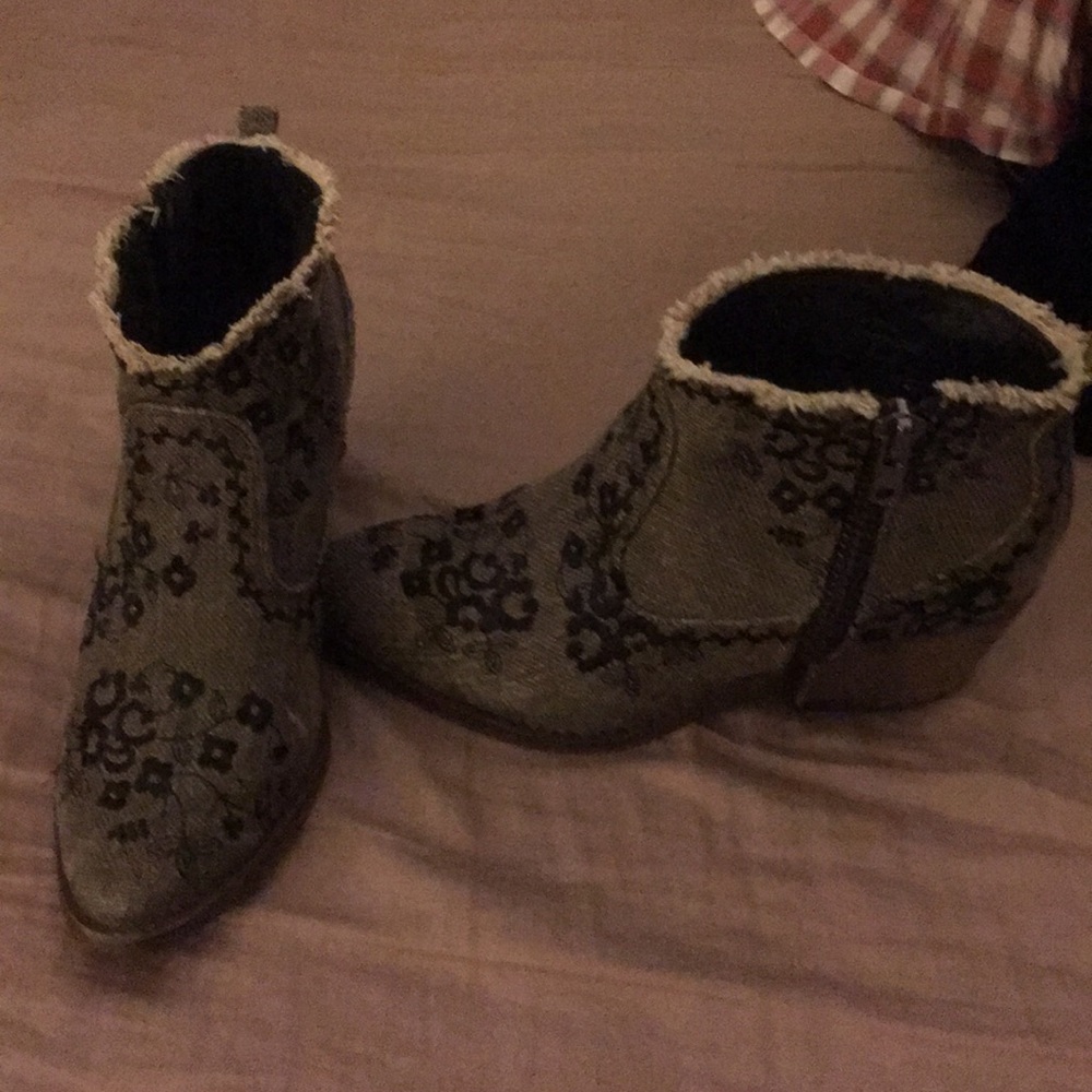 Flower patterns boots